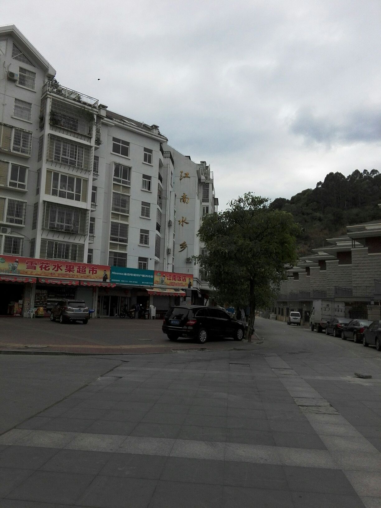 3loqtcqz">江南水乡(二期)是位于李家沱长江大桥南桥头的普通住宅小区