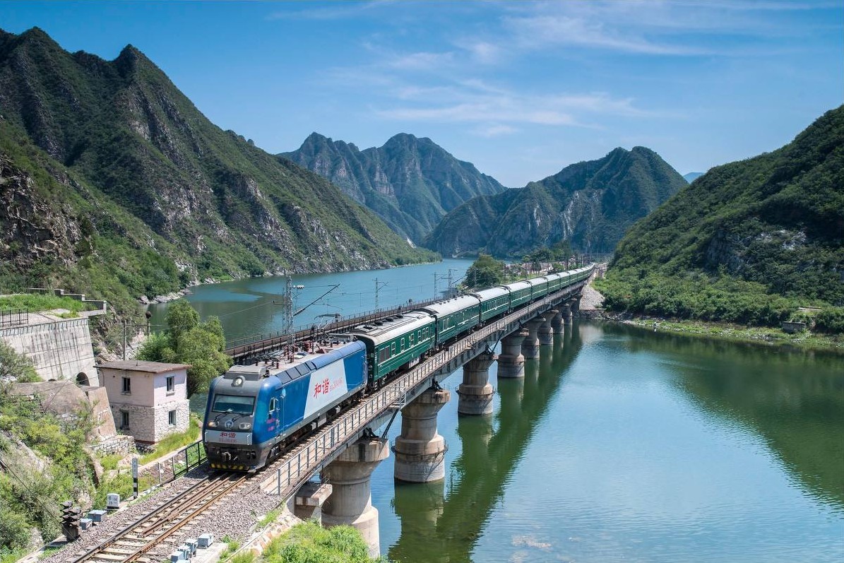 是 a target="_blank" href="/item/中国铁路/49652" data-lemmaid="