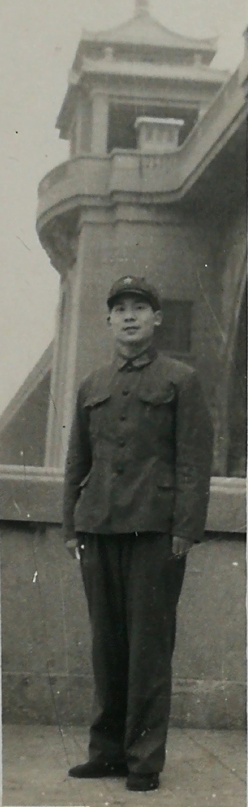  p data-id="gnb2g5bjt5">赵根成,1951年生于河南尉氏县蜜蜂赵村,现为