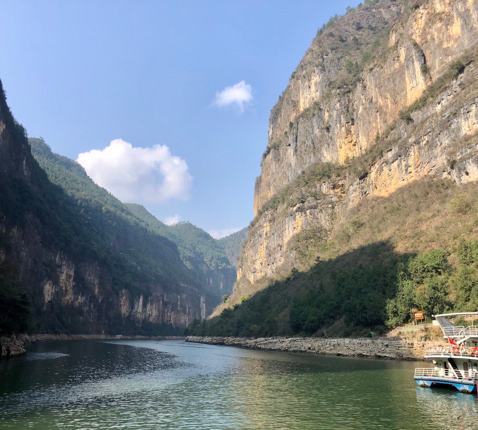小小三峡旅游区,位于重庆市 a target="_blank" href="/item/巫山县