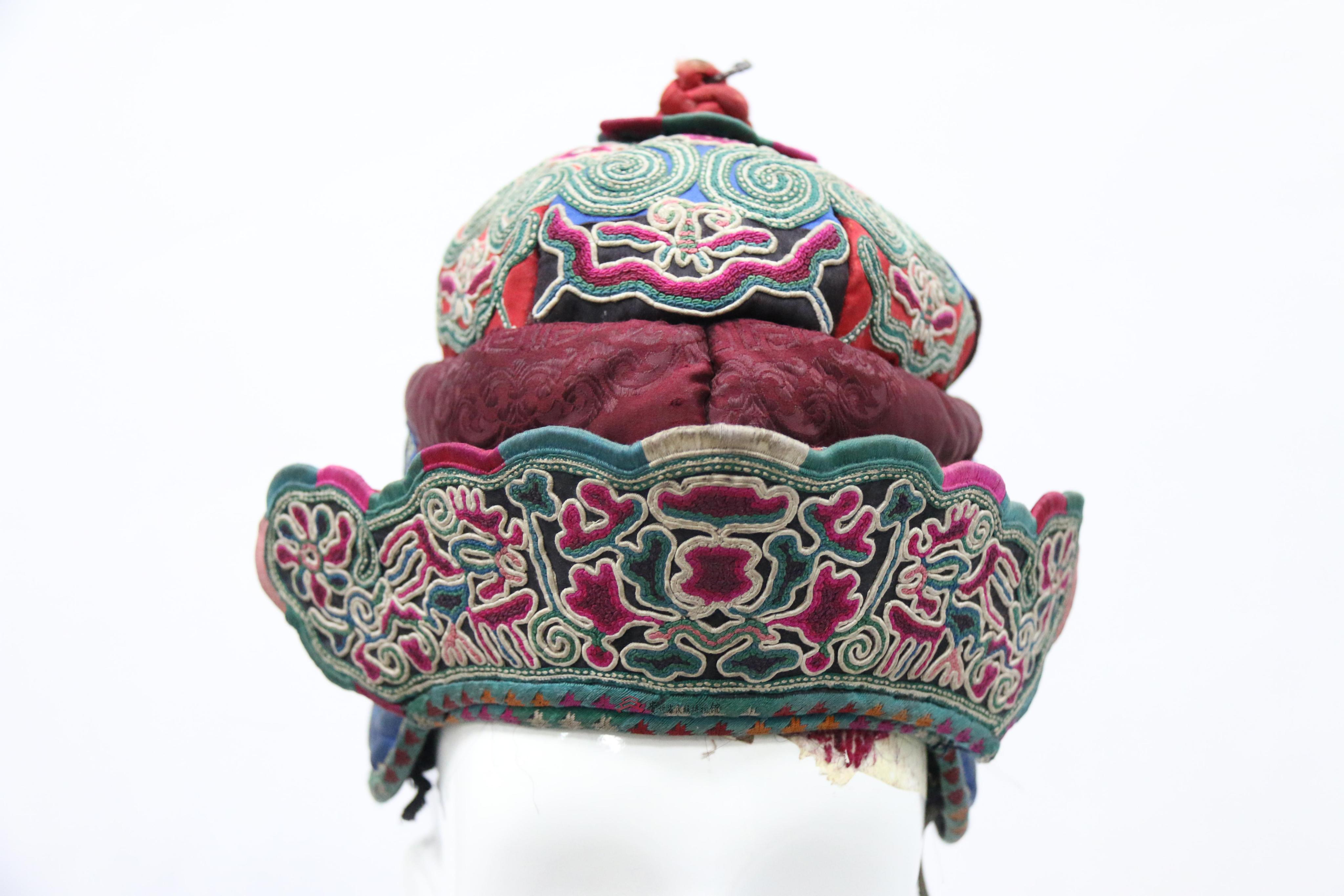 纹男童帽是一件由贵州省民族博物馆通过征集而来的民族历史和文化藏品