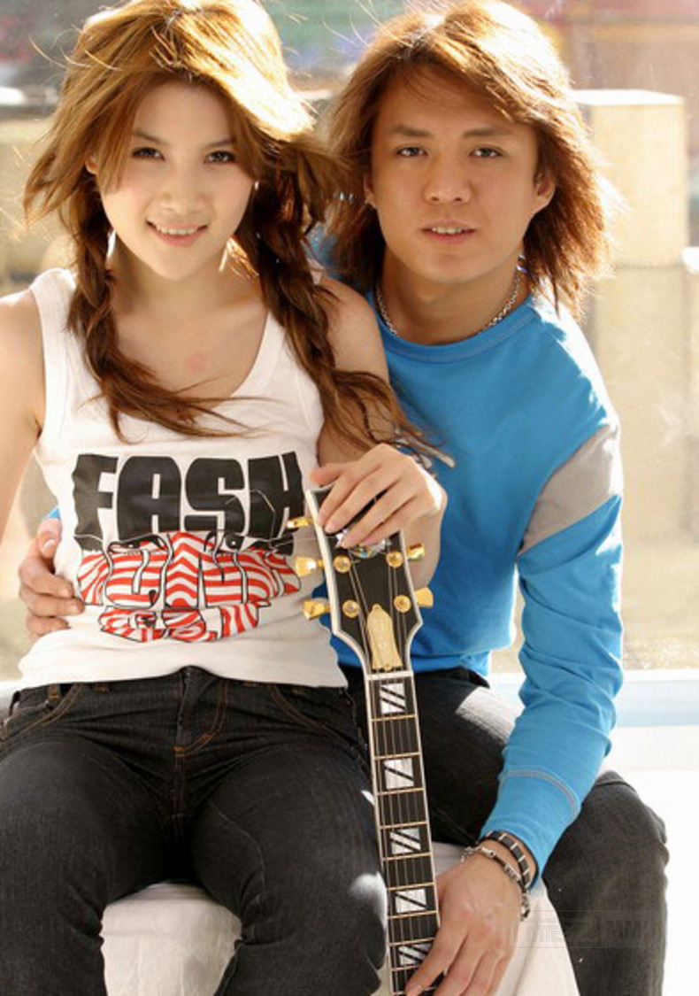  p>《天涯》是 a target="_blank" href="/item/爱乐团/3263229" data