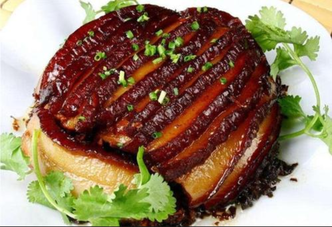  p>梅菜蒸扣肉是四川省传统的名菜,属于川菜系. /p>