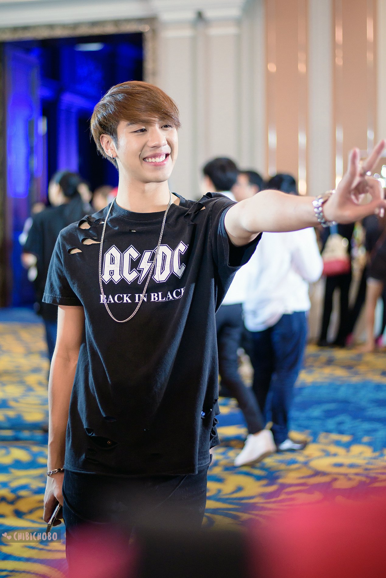  p data-id="gnwy2ckdmo">那瓦·蓬朴提岸(white),1995年6月2日出生于