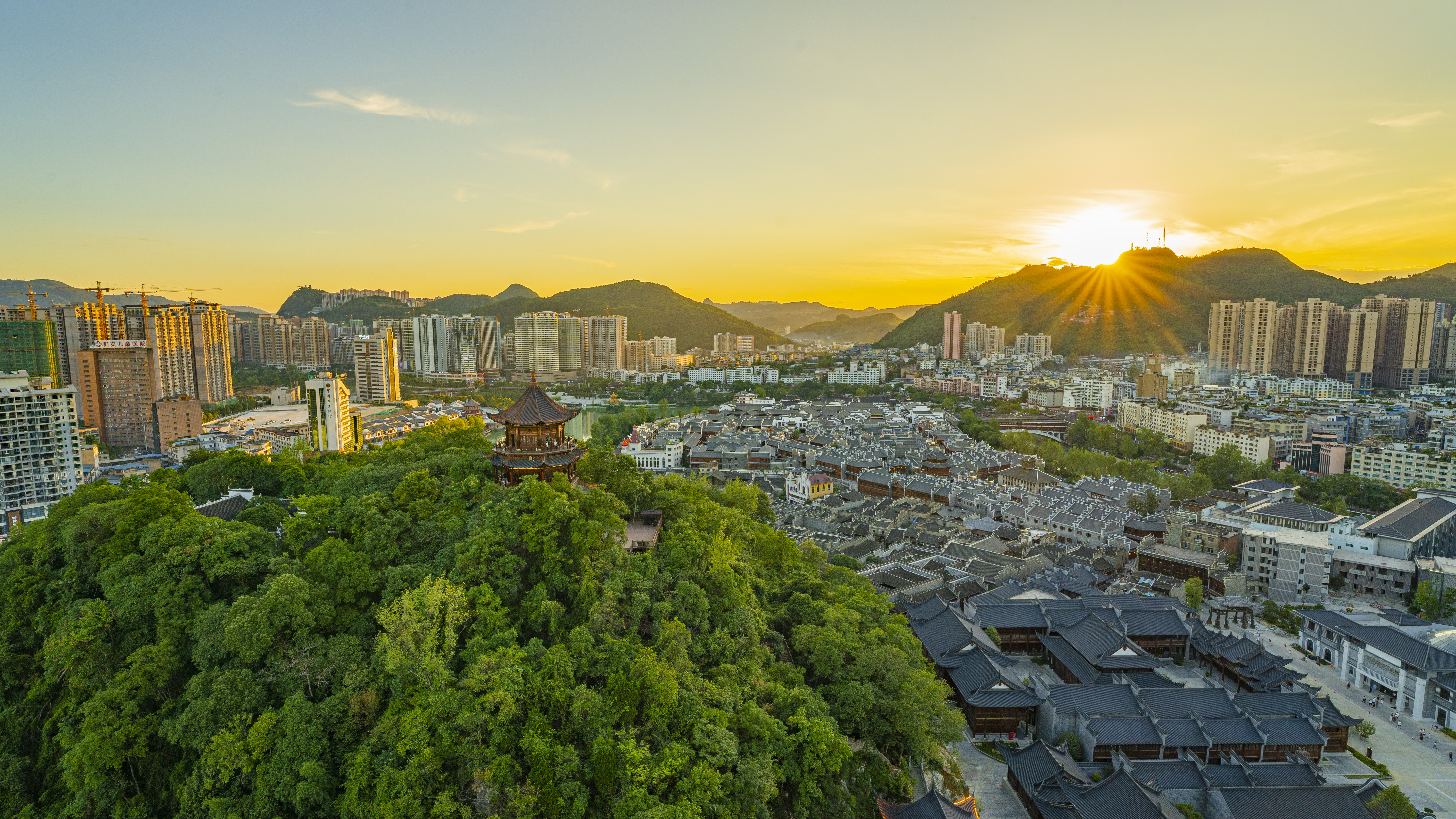 永乐十一年,铜仁建府起,一直作为府署所在地,从未改变其黔东地区政治