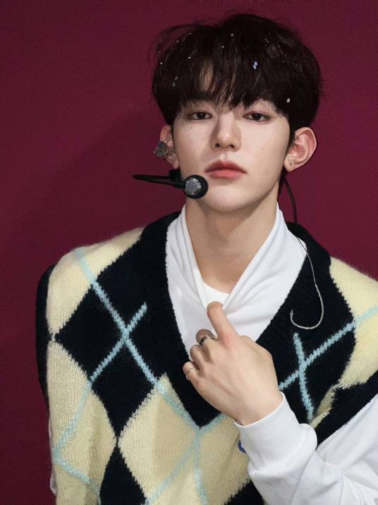 章昊（中国内地男歌手、韩国男子组合ZEROBASEONE成员）_百度百科