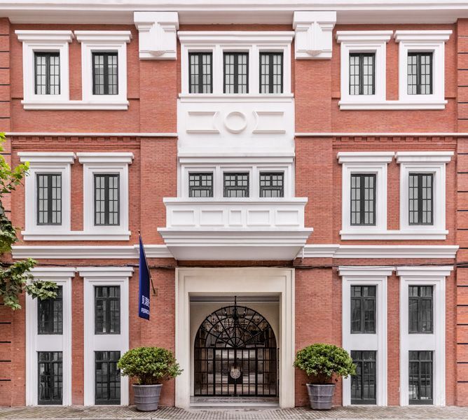 贝浩登在巴黎,香港,纽约,首尔,东京以及上海均设