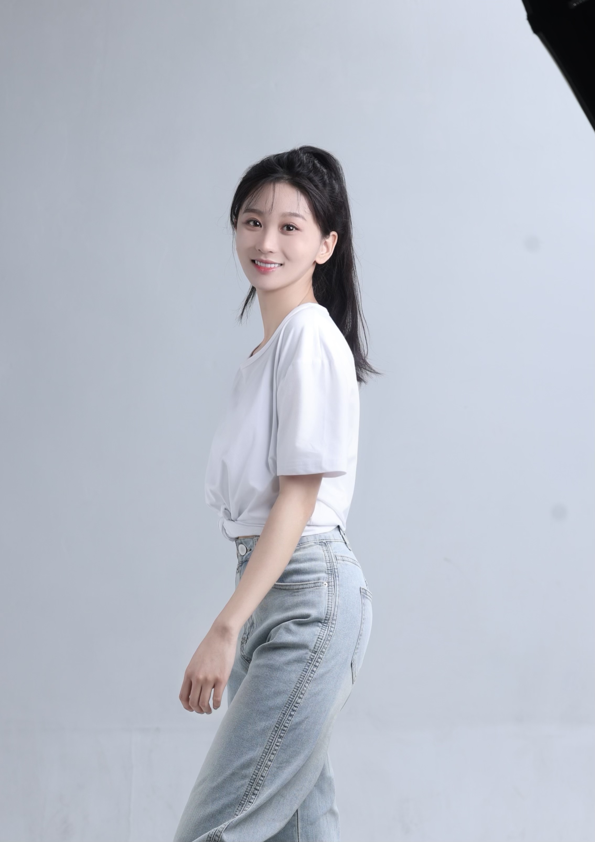 孙佳,演员,代表作品《阵地》.
