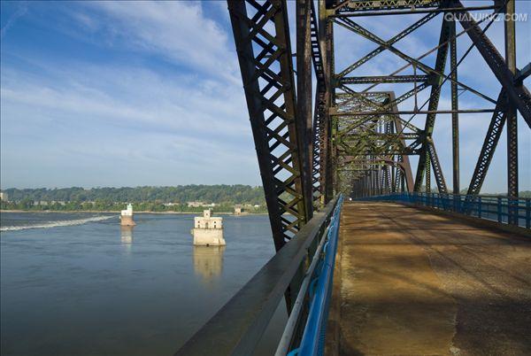  p>密西西比河(英语:mississippi river)是美国最大的河流,是世界第四