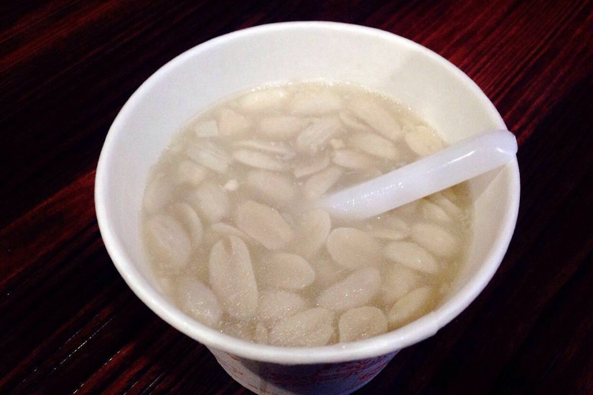  p>花生汤是福建省闽南地区的一道特色传统名点,属于 a href="#" data