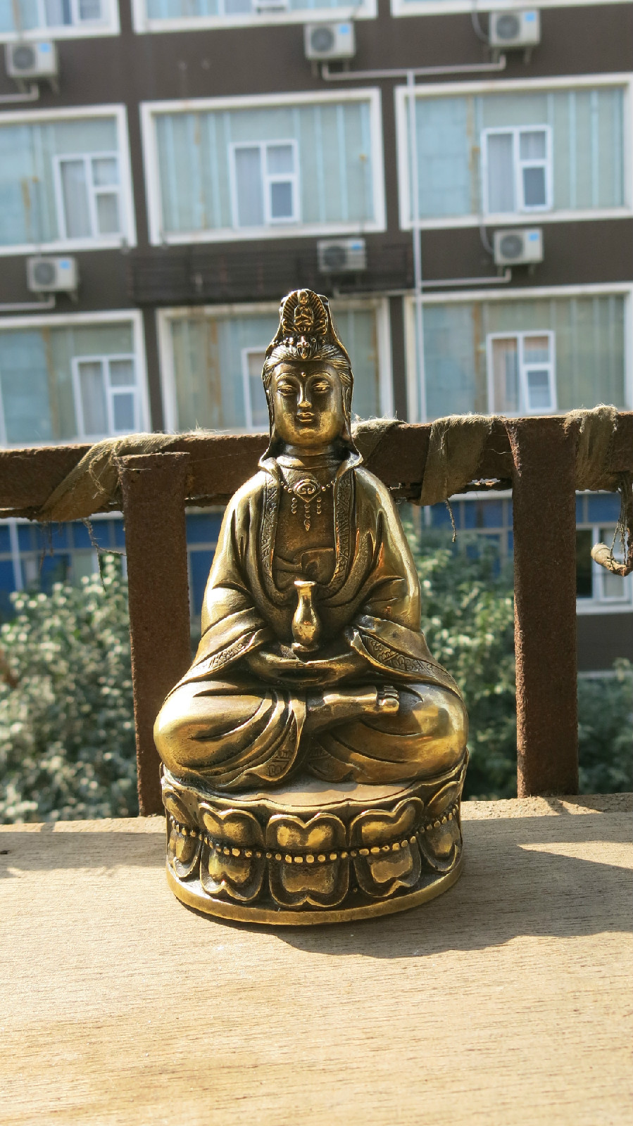 href="/item/宣德">宣德 /a>纯金观音像 /p> p>明代金佛像神态优美,用