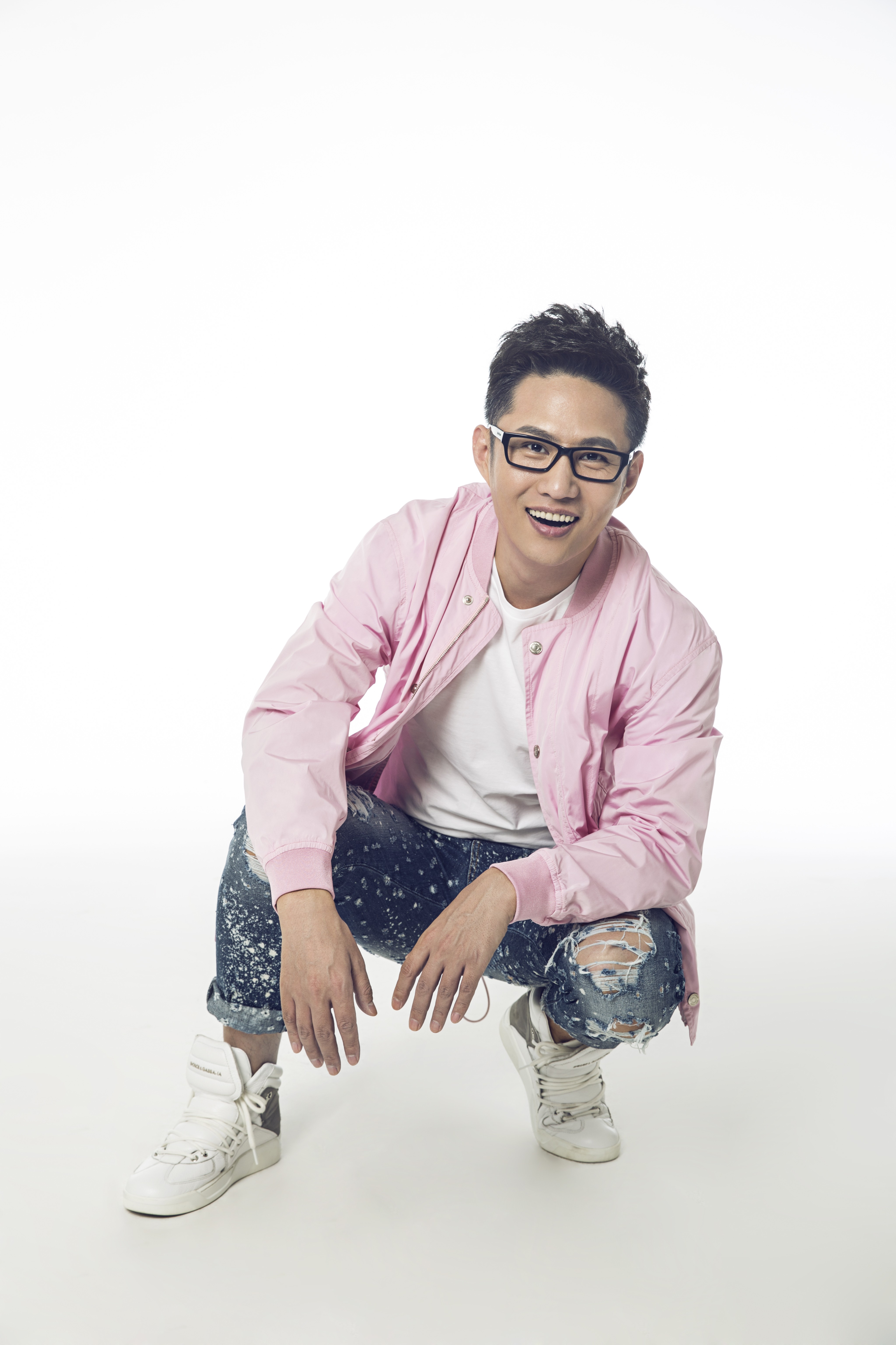  p>石头,本名王卓实,11月14日出生于中国吉林省吉林市,中国内地流行男