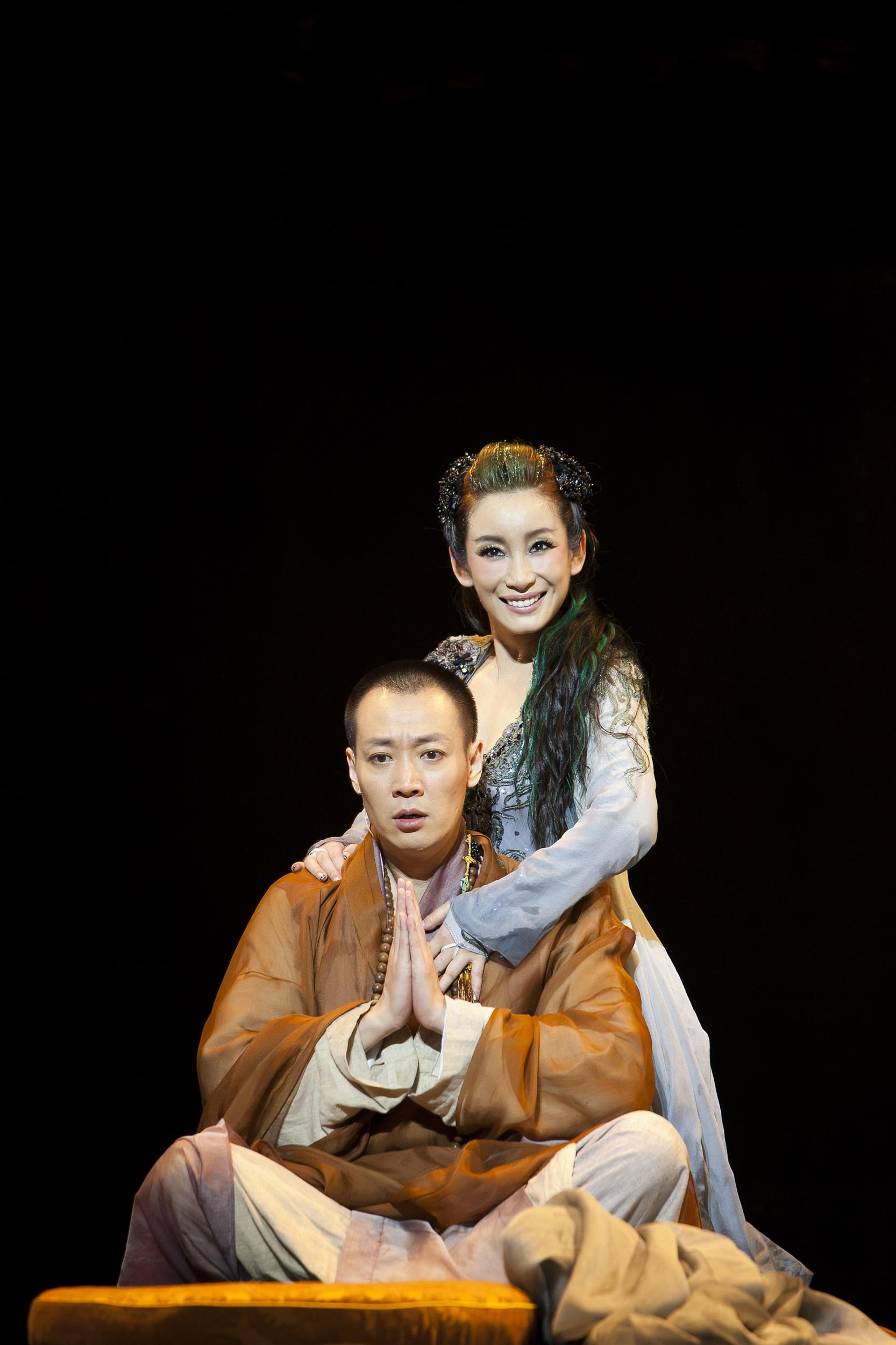  p data-id="gnbhk1ts5x">《青蛇》是由中国国家话剧院制作, a target