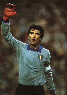  p>迪诺·佐夫(dino zoff),1942年2月28日出生于意大利马里安努