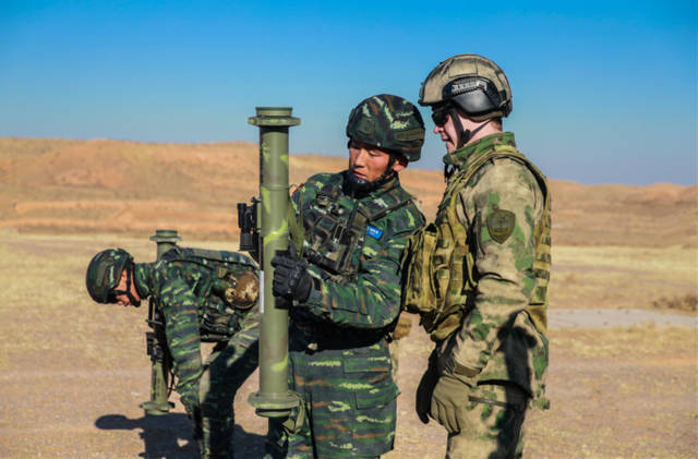 dzj08式火箭发射器