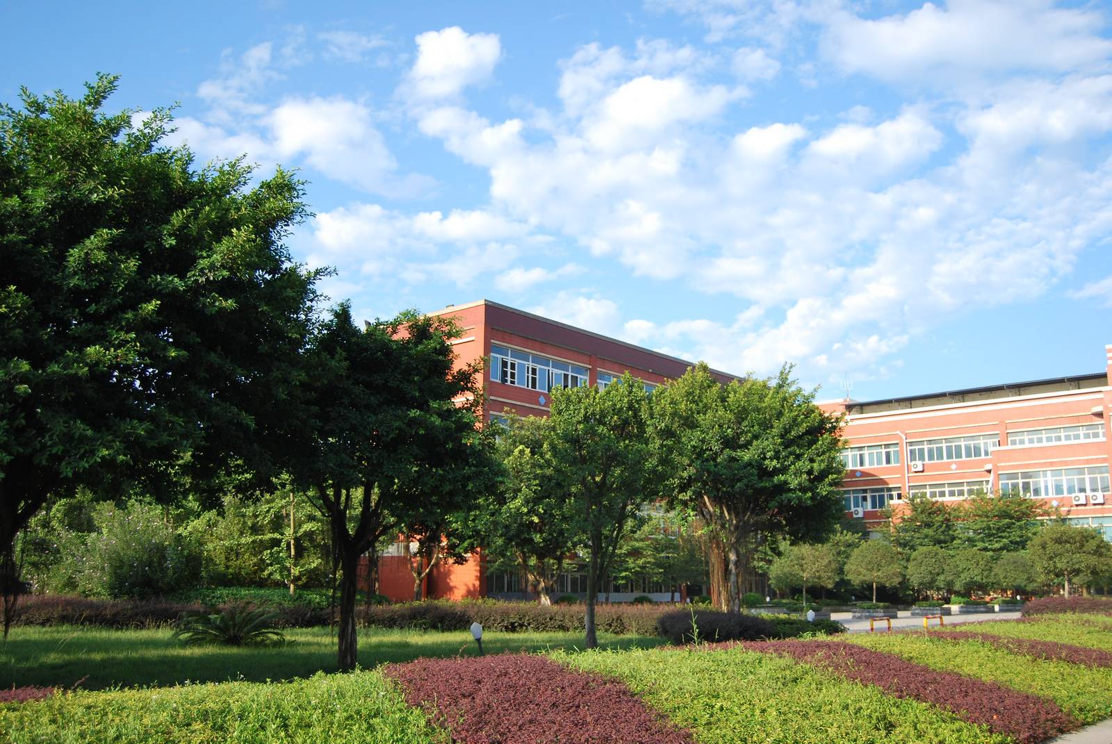  p>重庆市第一中学简称重庆一中,是重庆市首批重点中学.