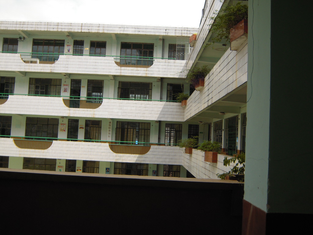  p>将乐县第四中学地处县城百花村,创办于1980年,系县属普通完中,1985