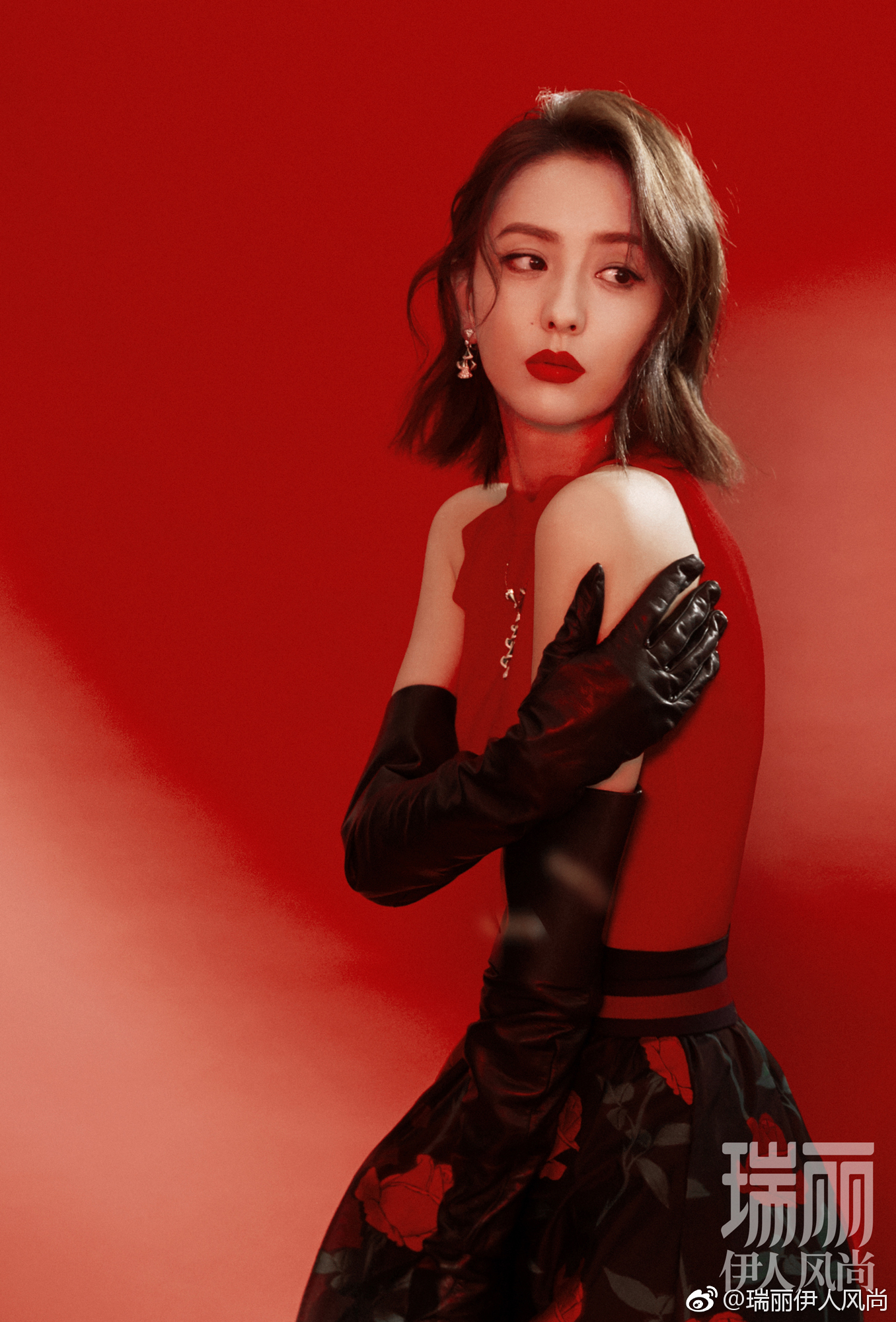  p>佟丽娅,1983年8月8日出生于新疆伊犁察布查尔,中国内地影视女演员