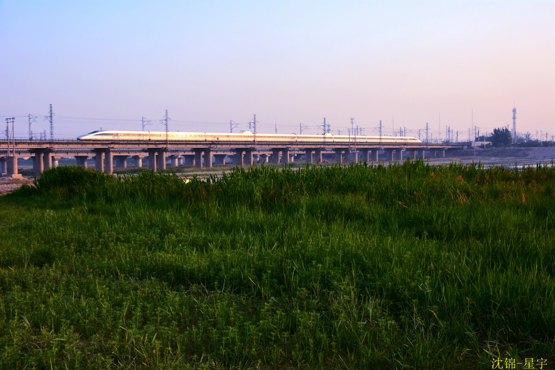 data-lemmaid="894745">京哈铁路 /a>秦沈段,是中国一条连接 a target