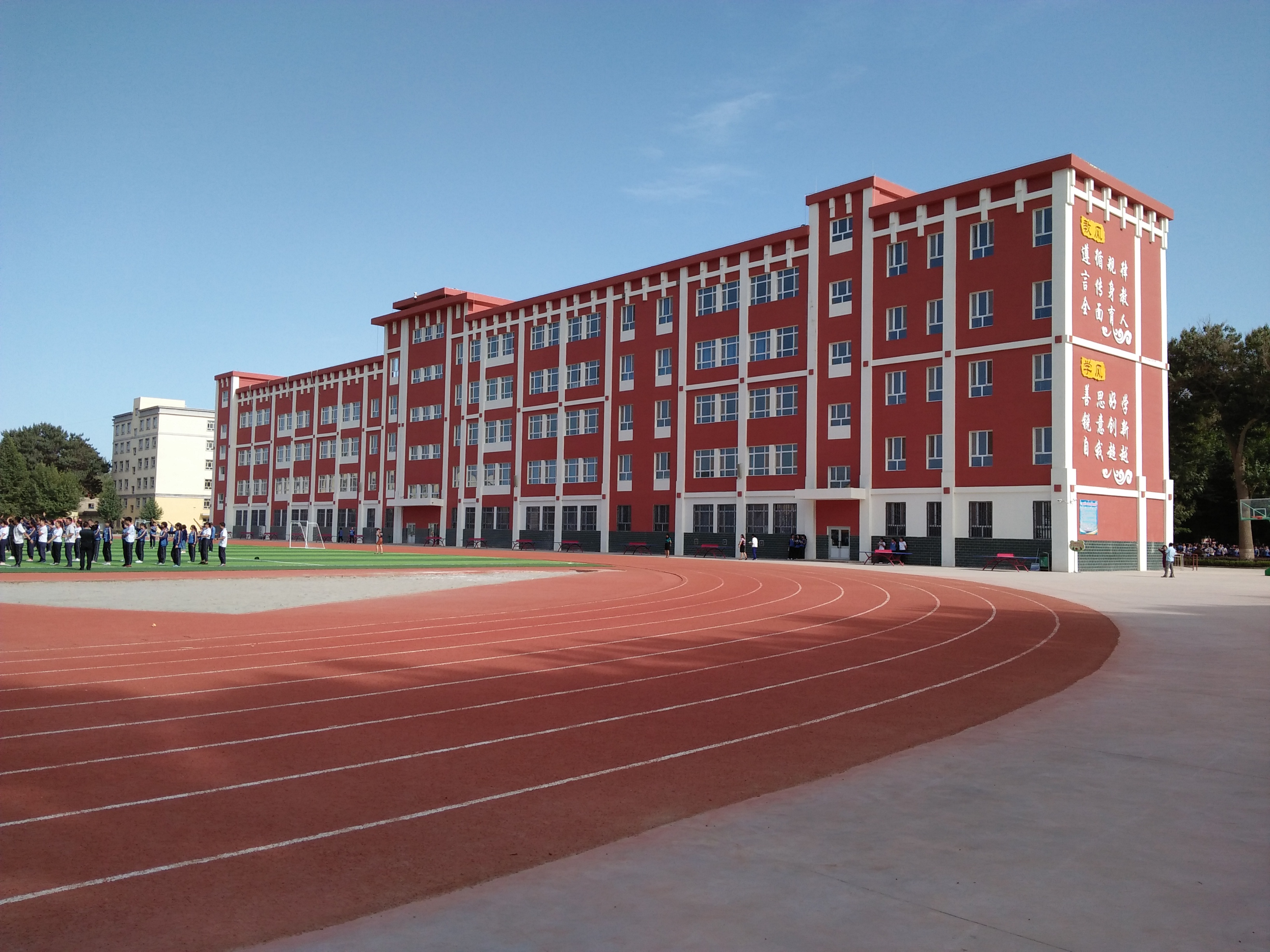  p>泽普县第二中学始建于1972年,至今已走过40年的光辉历程.