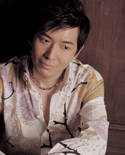  p>歌手戴军,影视,戏剧和主持三栖艺人,靠唱歌出道的戴军,当年以一首