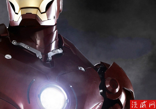 在真人电影《钢铁侠》中,托尼就是穿着马克3装甲去打击恐怖分子.