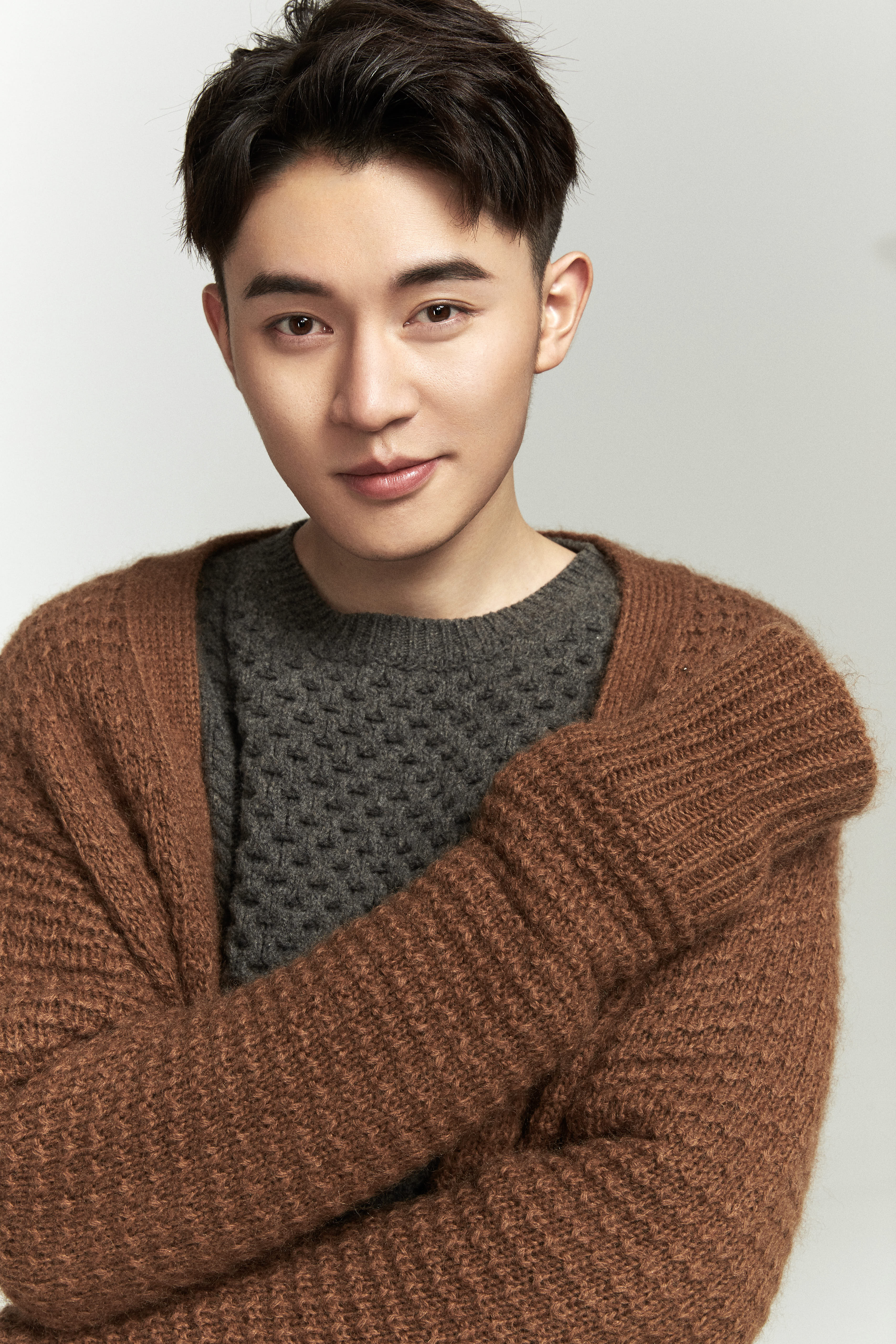 原名张瑞,2月16日出生于陕西省西安市,中国内地男演员,模特