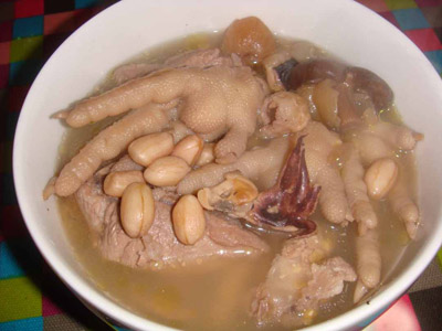 板栗花生鸡脚汤