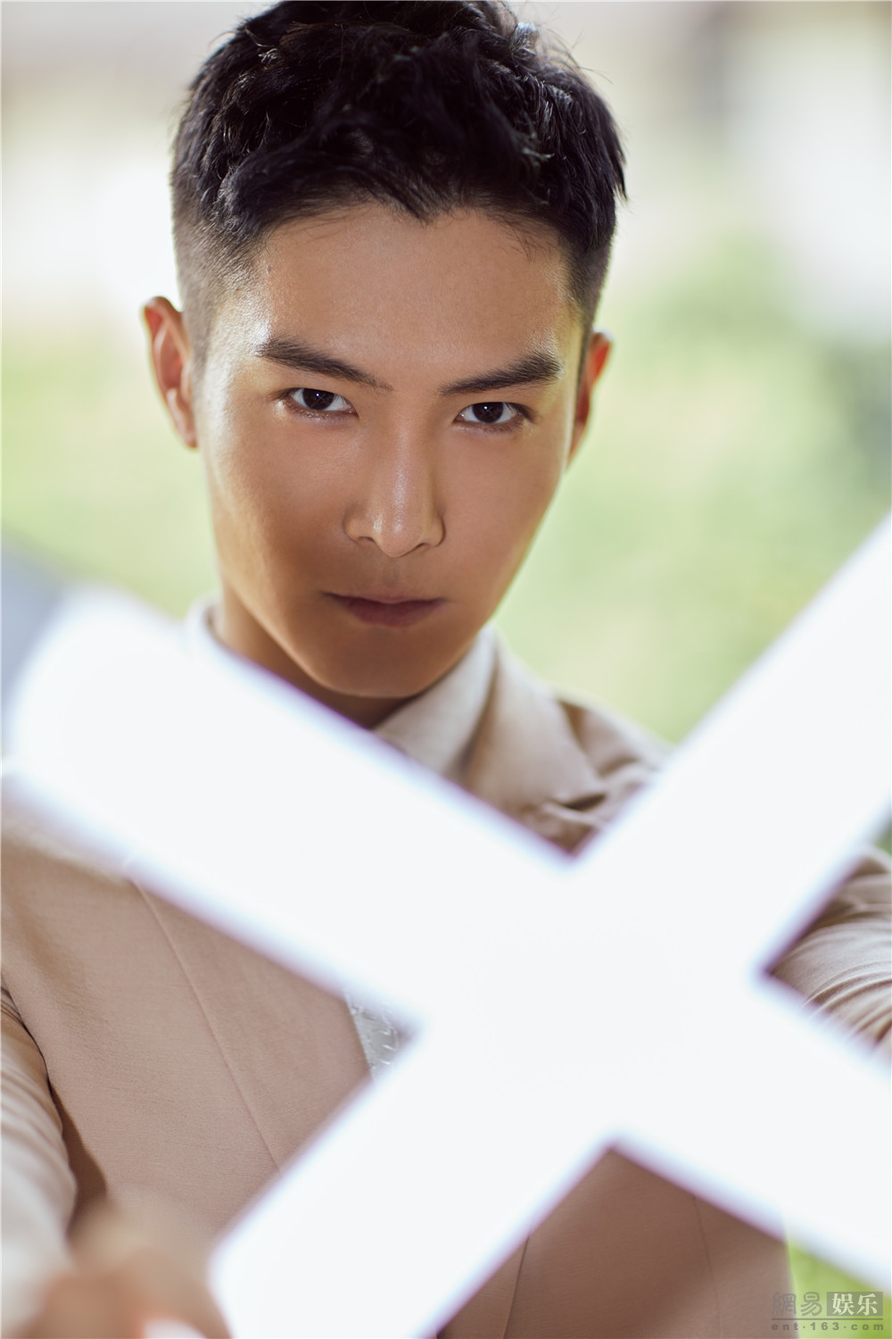 原名盛翔,1990年9月23日出生于浙江省杭州市,中国内地男演员