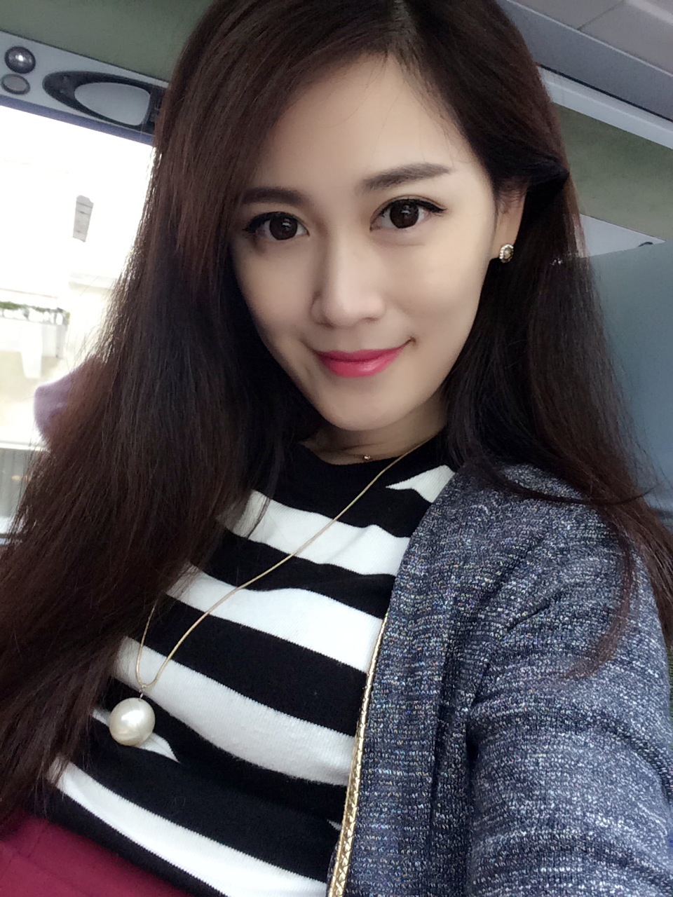  p>张馨月,出生于陕西西安,中国内地女主持人.