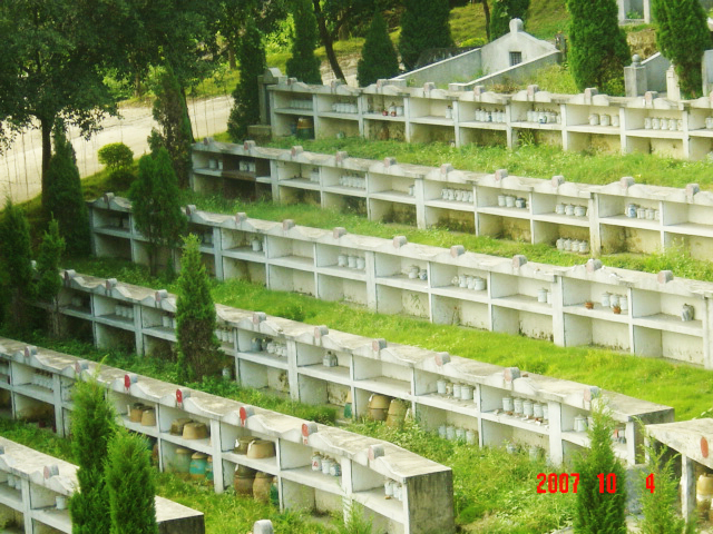  p>罗浮山净土园林公墓座落在罗浮山西南麓(南楼寺下方接仙桥旁),广东