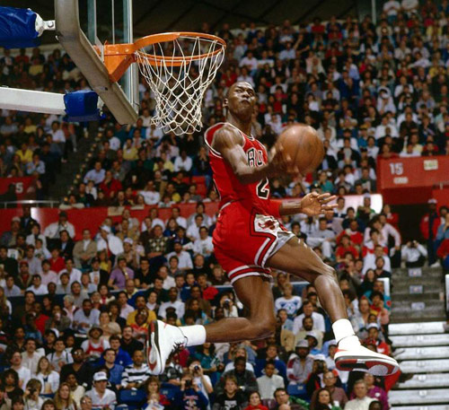  p>扣篮(slam dunk),又称为灌篮,入樽,是 a target="_blank" href="