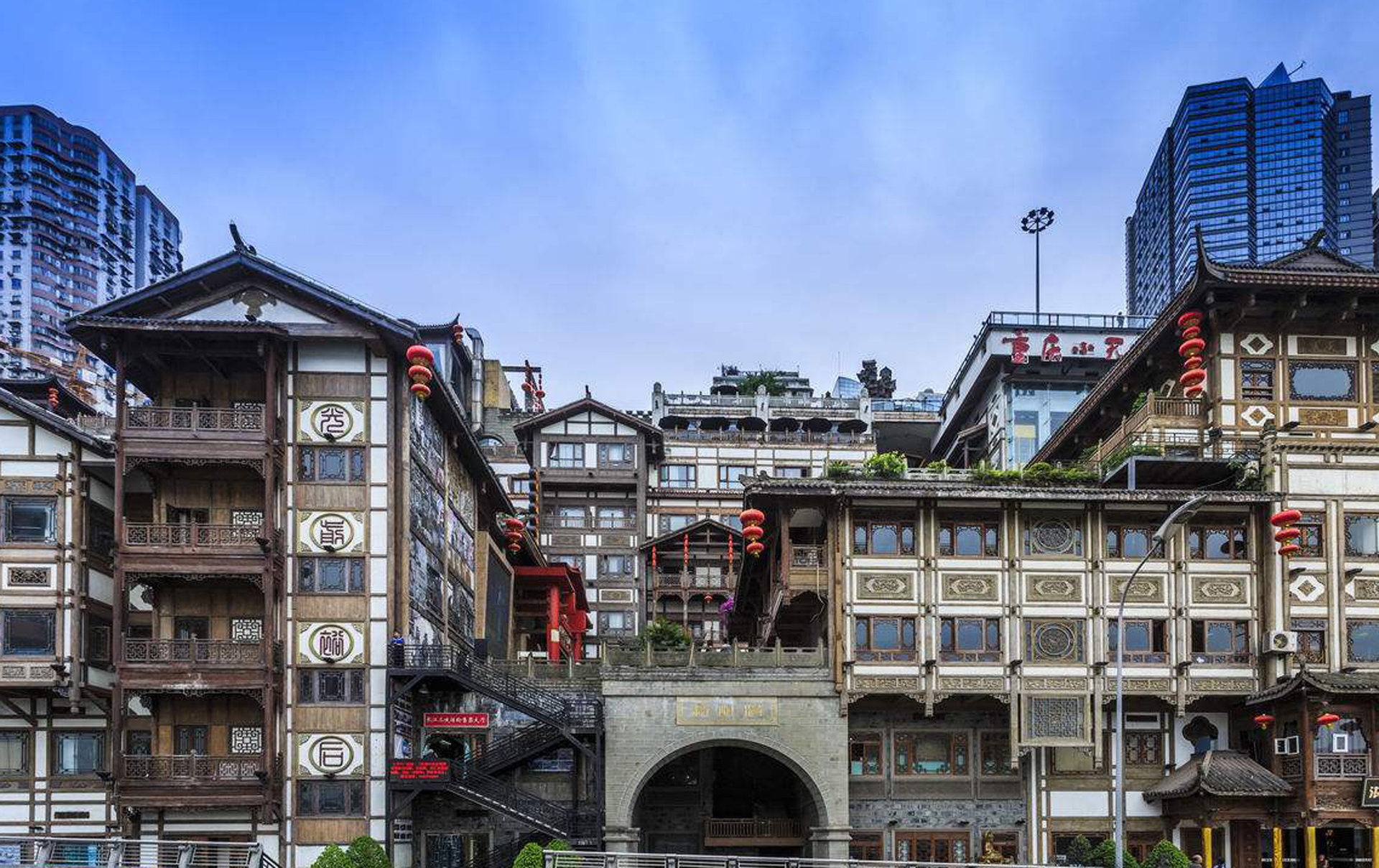  p>洪崖洞原名洪崖门,是古重庆城门之一,位于重庆市渝中区 a target="