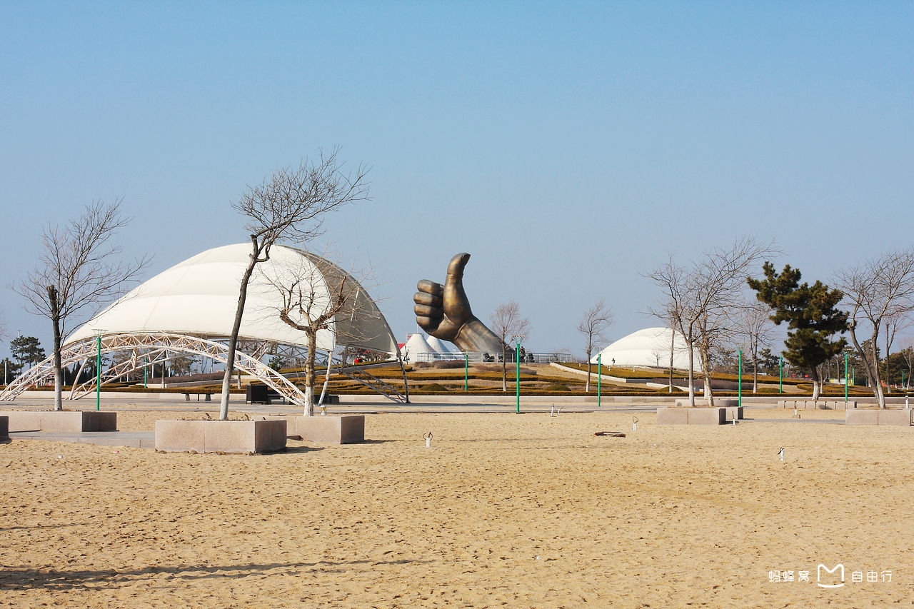  p>乳山银滩坐落在山东威海辖区内,位于中国著名旅游开放城市青岛