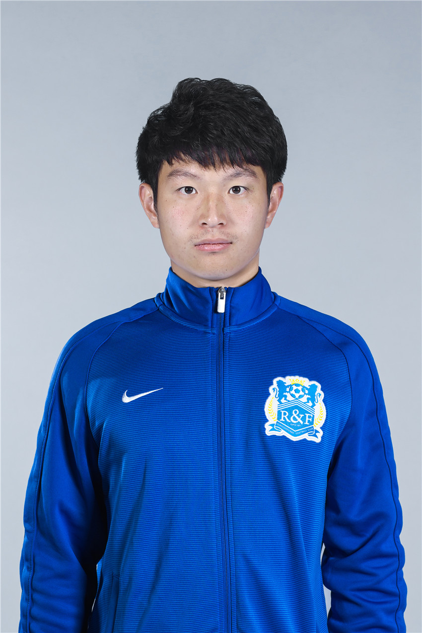 1993年5月31日出生于河南省洛阳市,中国足球运动员,司职中场,现效力于