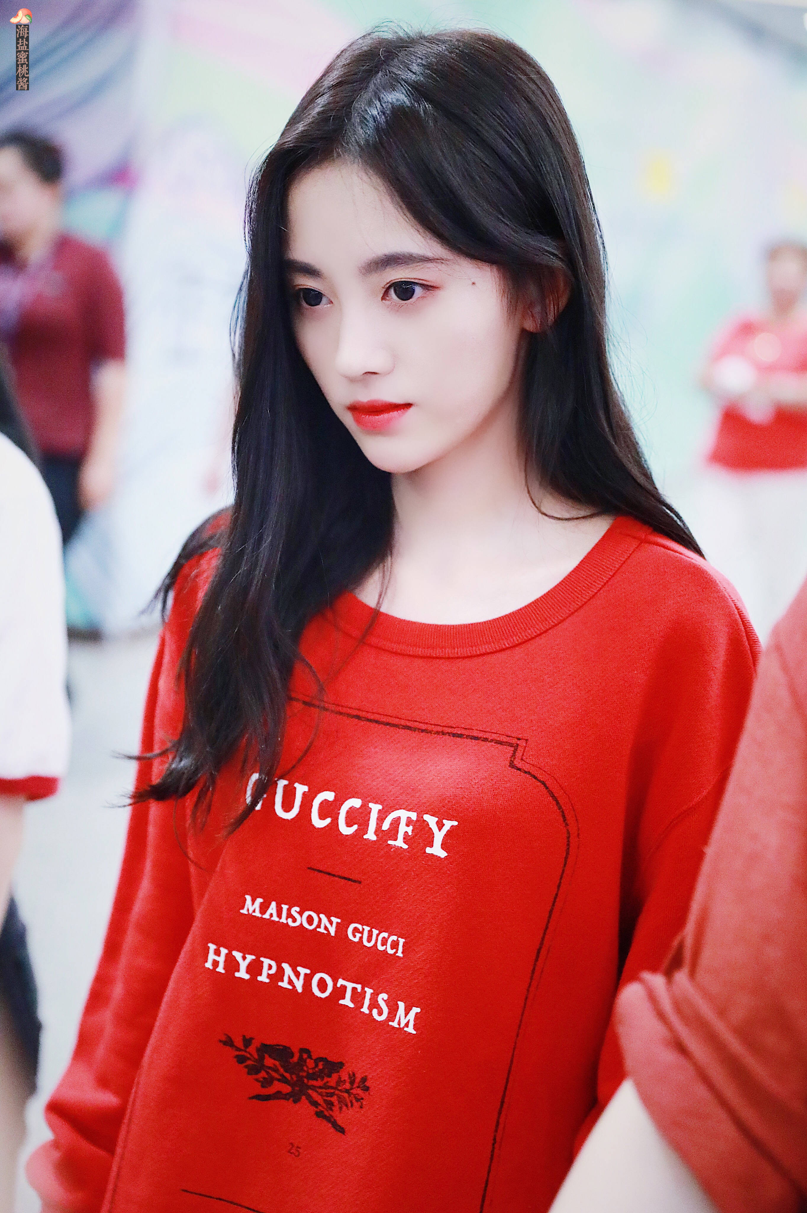  p>鞠婧祎(kiku),1994年6月18日出生于四川省遂宁市,中国内地影视女