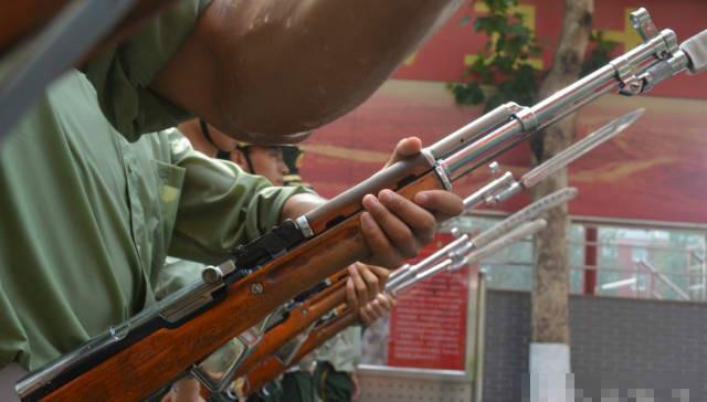 -1式礼宾枪,是由 a target="_blank" href="/item/56式半自动步枪