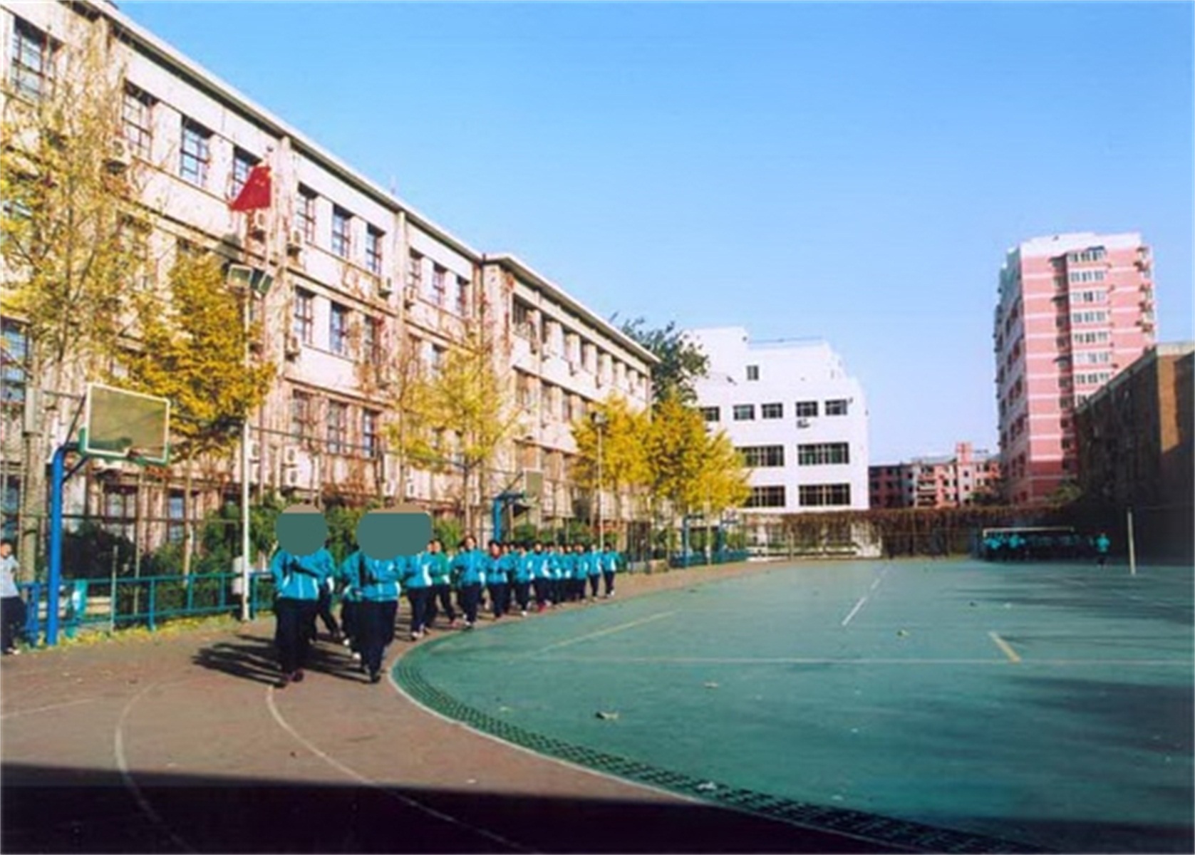2 railway middle school),简称"北京铁二中",是一所由北京市西城区