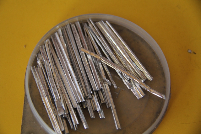  p>锡纸开锁法,是一种新型"开锁"手段,需要借助专门的锡纸工具,主要以