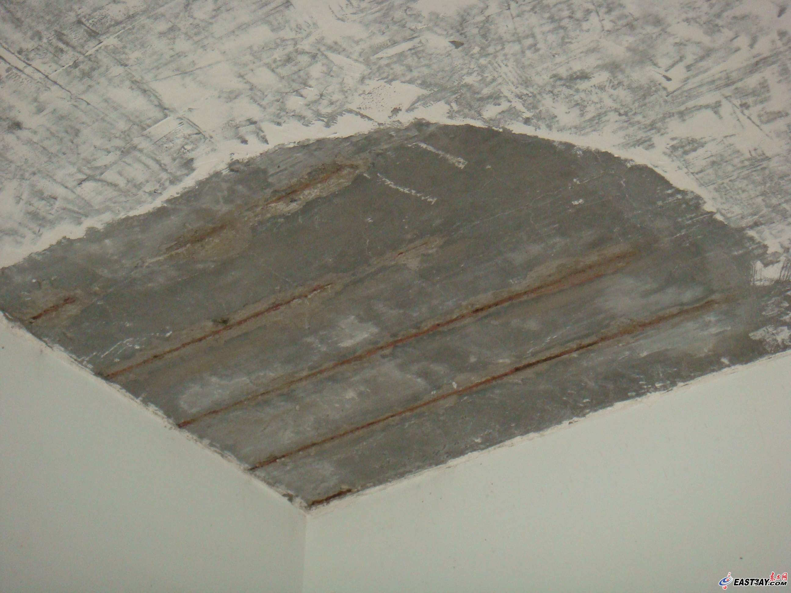 露筋(lù jīn)是在 a target="_blank" href="/item/钢筋混凝土