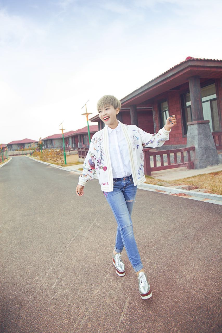  p>郝亚青,中国内地实力女歌手,曾获得2011"花儿朵朵"红歌榜赛区"全国