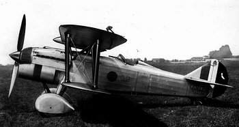 的工程师——切莱斯蒂诺·罗萨特利在其设计的一系列cr型战斗机基础上