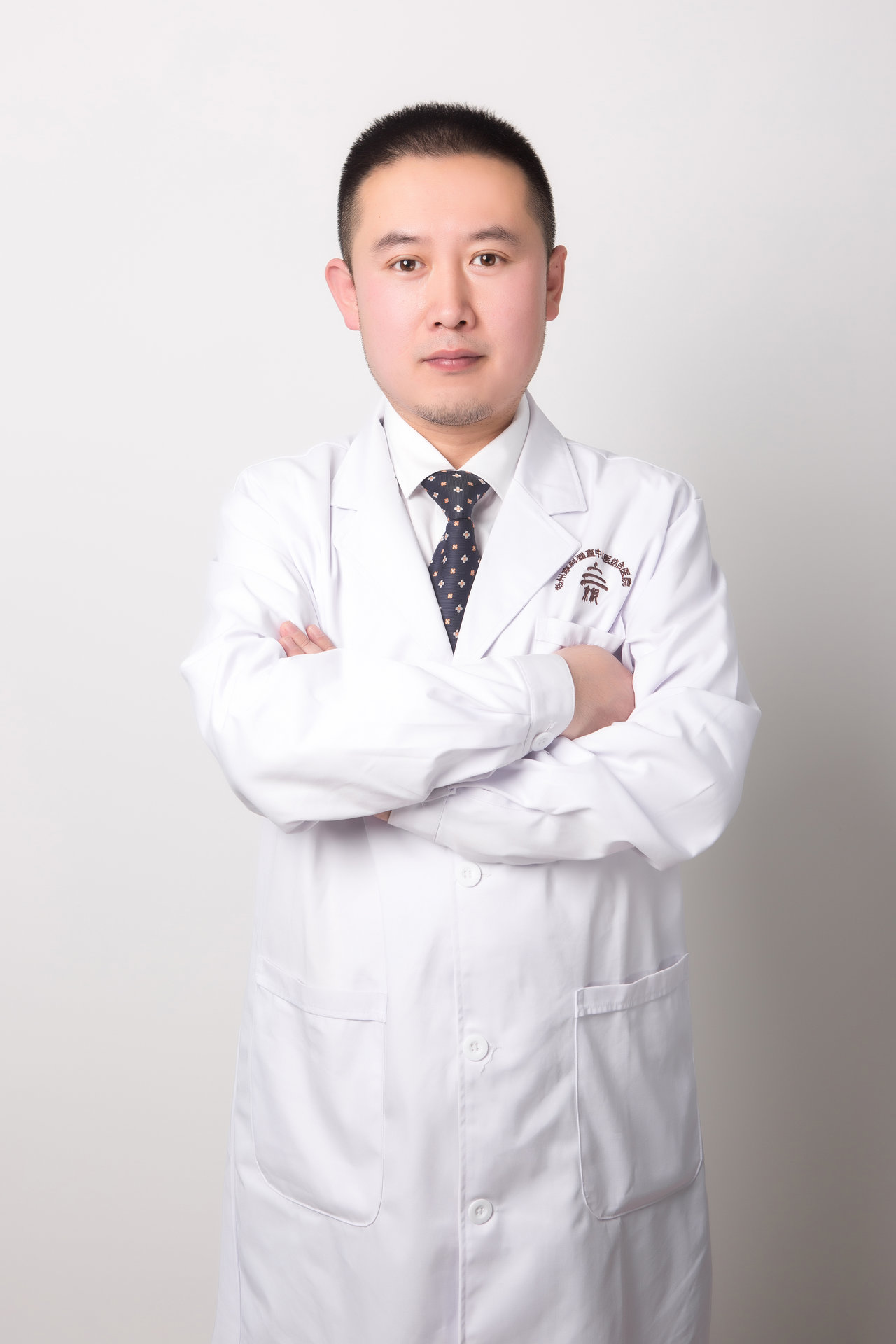  p>张建军,男,南京股骨髋骨科医院医生. /p>