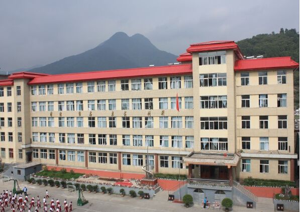 临江市光华中学