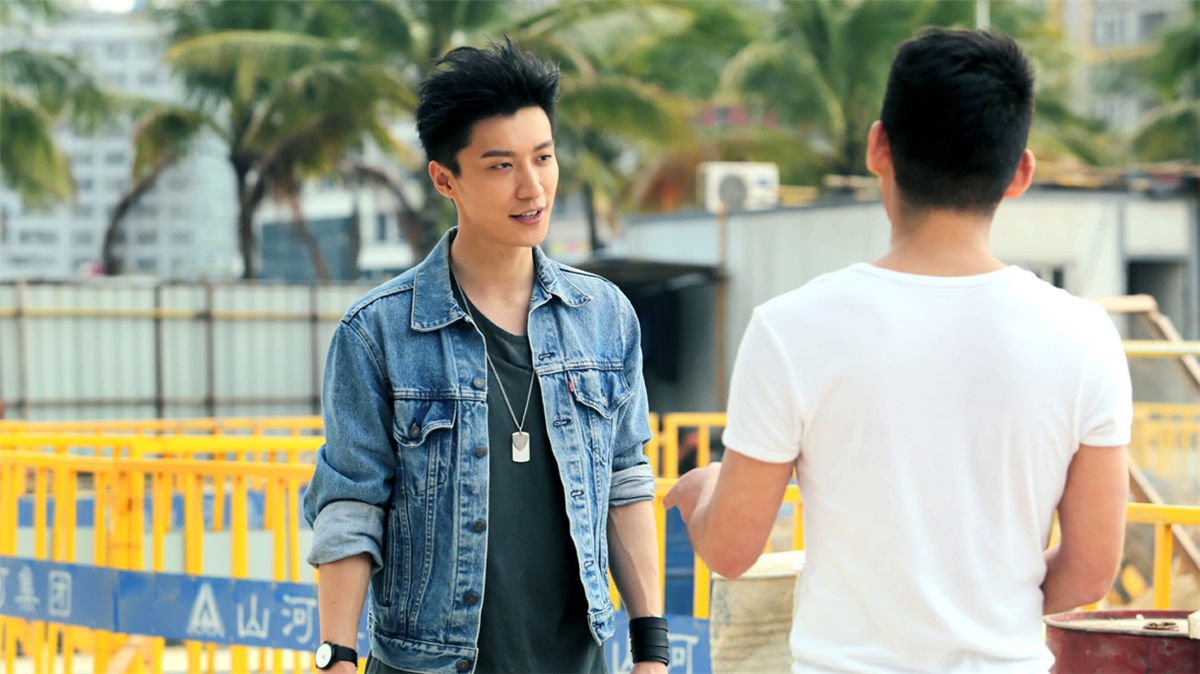  p>乔任梁 i>(1987年10月15日-2016年9月16日) /i>,出生于上海市,中国