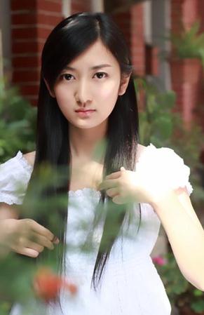  p>于莹莹,1989年5月5日出生于黑龙江省哈尔滨市,中国内地女演员,毕业