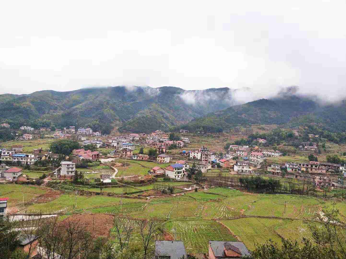  p>黄茅镇兴源村是江西省境内宜春市万载县黄茅镇的一个村落兴源村.