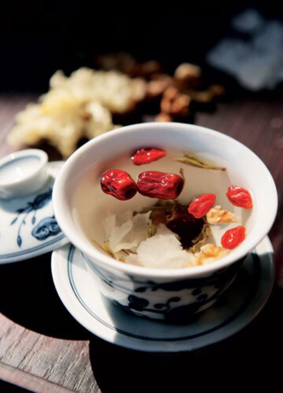 芝麻葡萄干鸡蛋羹