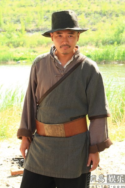  p>海顿,1971年出生,毕业于北京科技管理大学艺术系,中国演员,导演