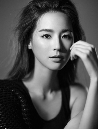  p>吴佳尼,1983年2月22日出生,毕业于 a target="_blank" href="/item